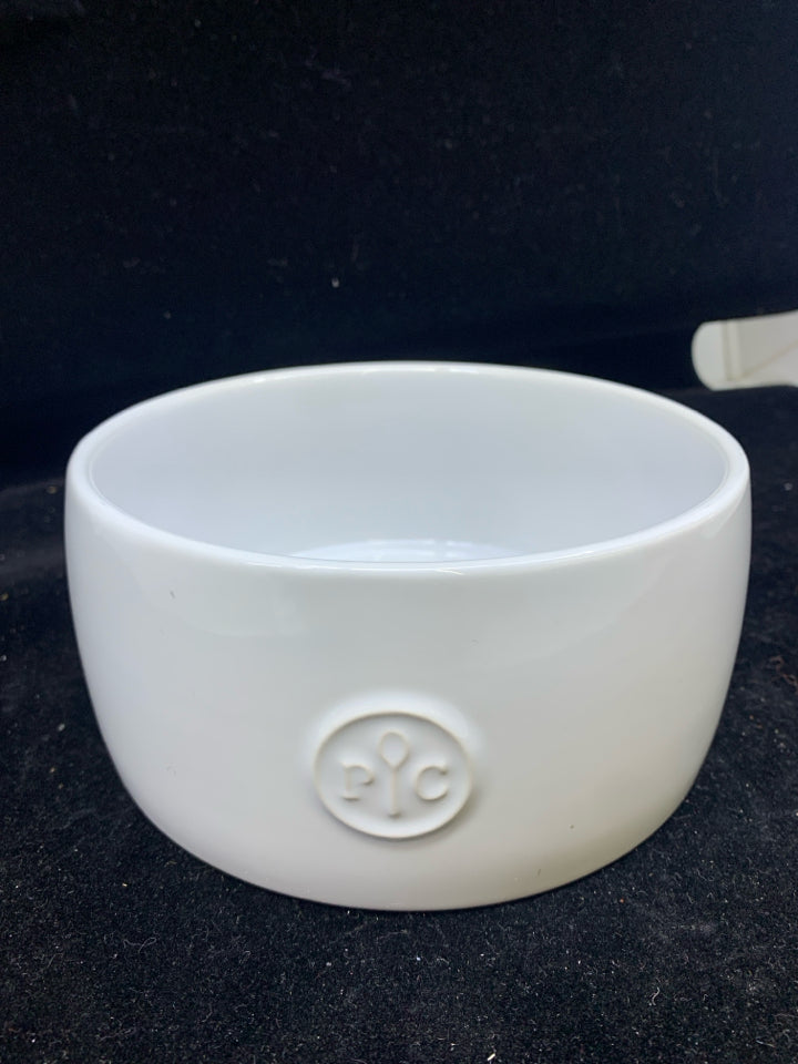 WHITE PAMPERED CHEF BOWL.