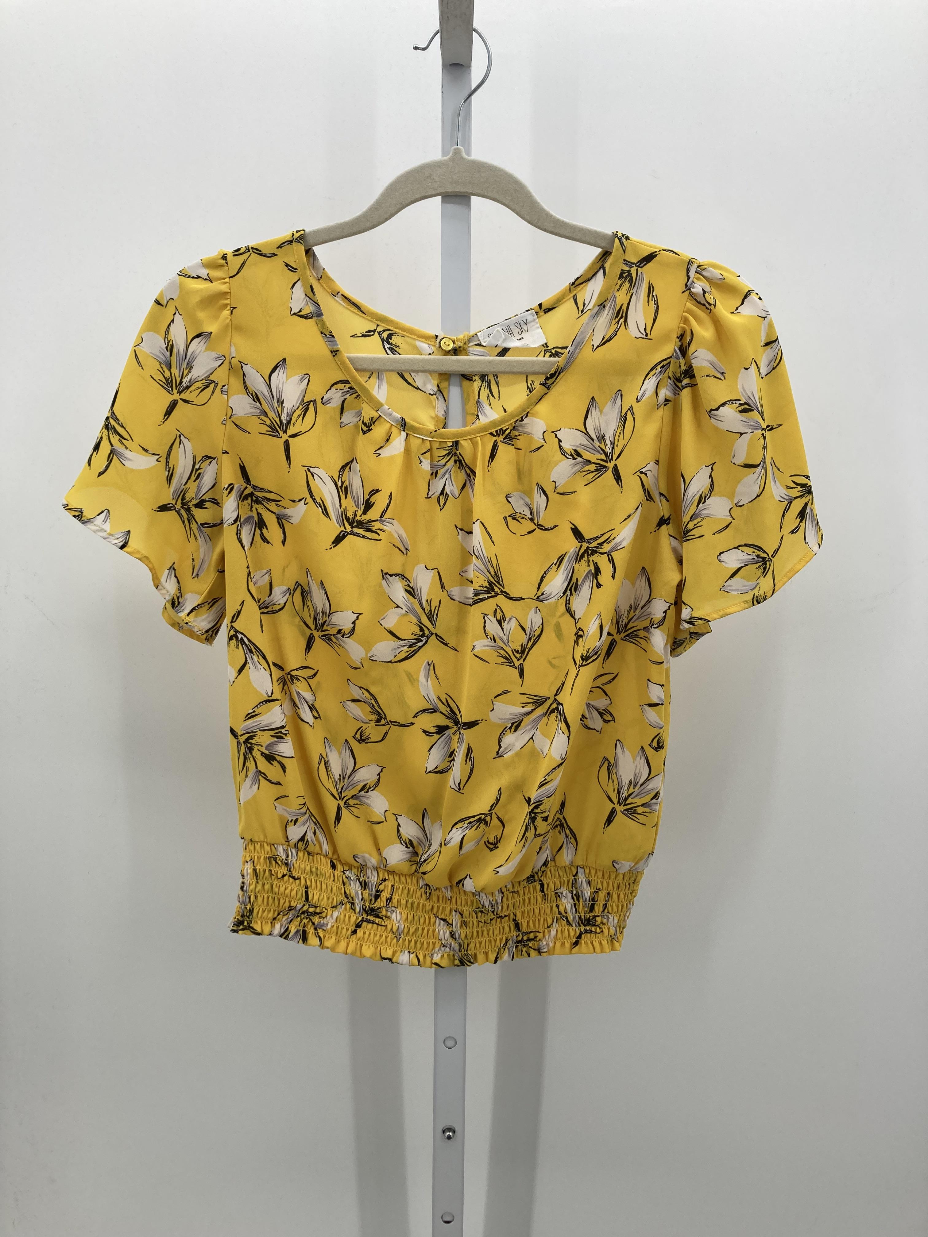 Size Small Juniors Short Sleeve Shirt