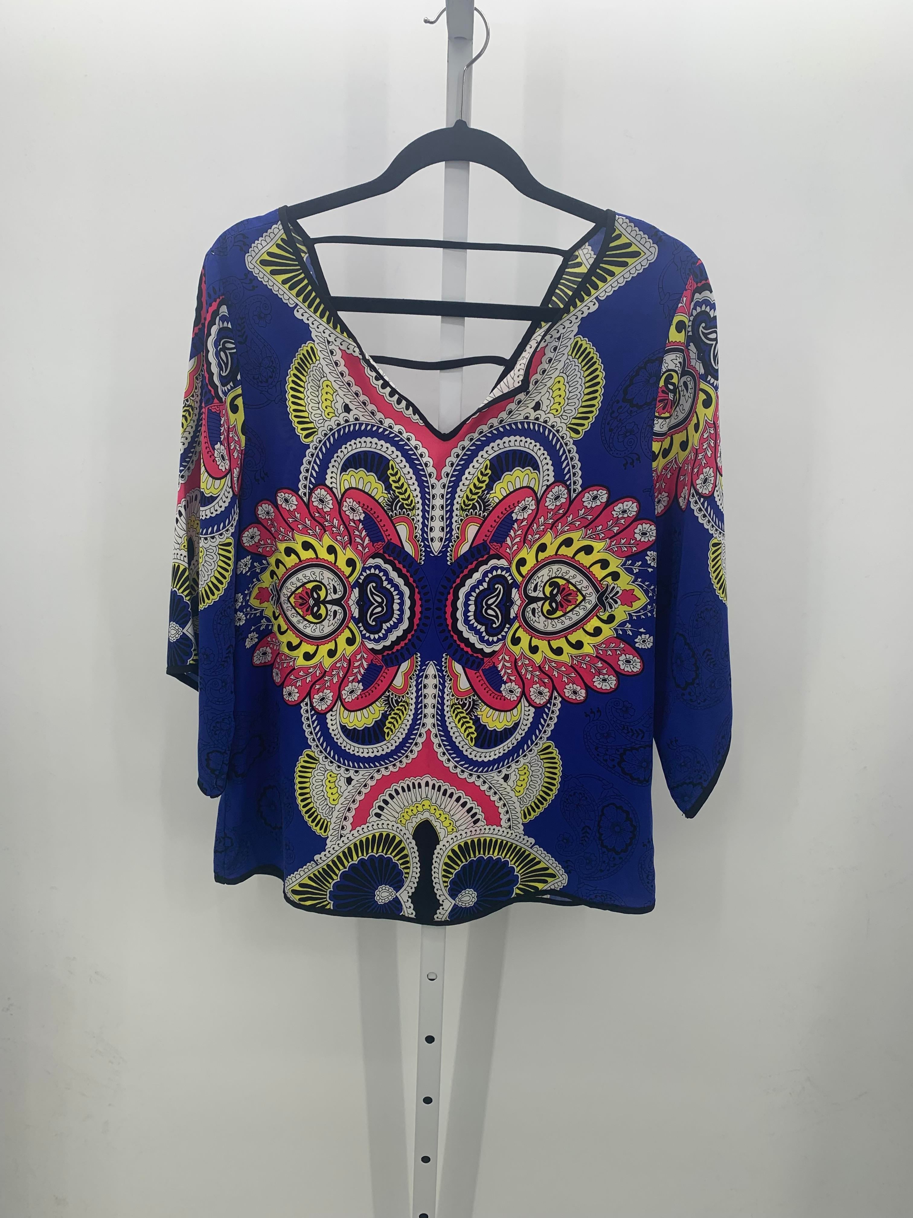 Size Medium Misses 3/4 Sleeve Shirt
