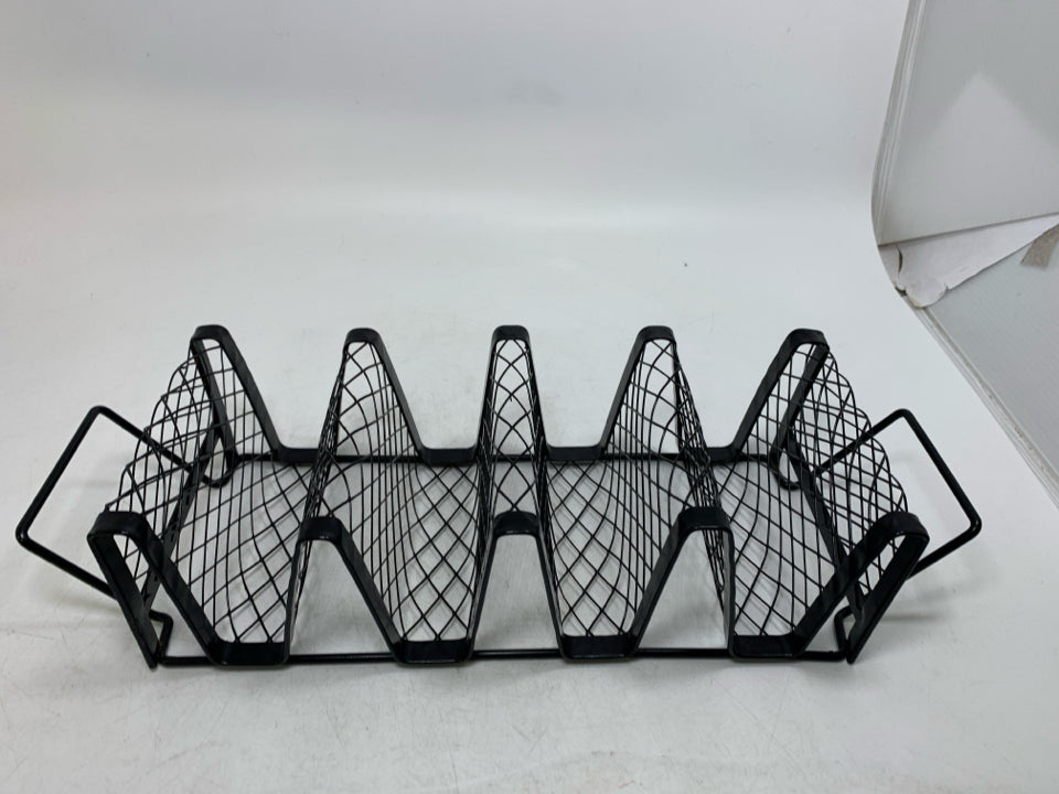 METAL WIRE 4 SLOT TACO HOLDER.