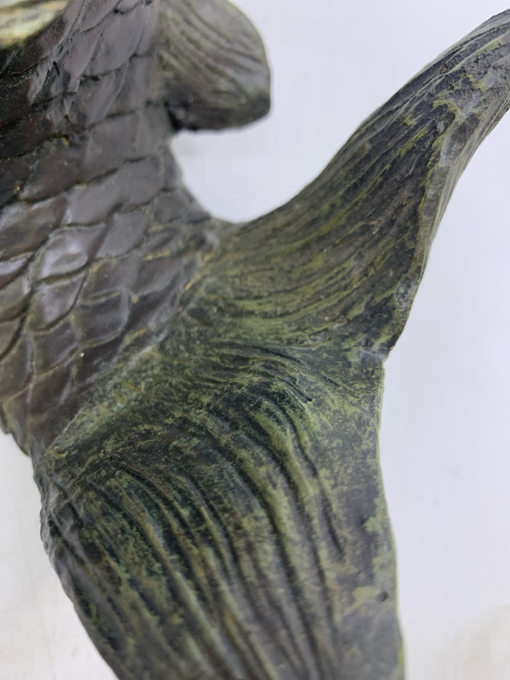 RESIN FISH DECOR W/ TAIL UP.