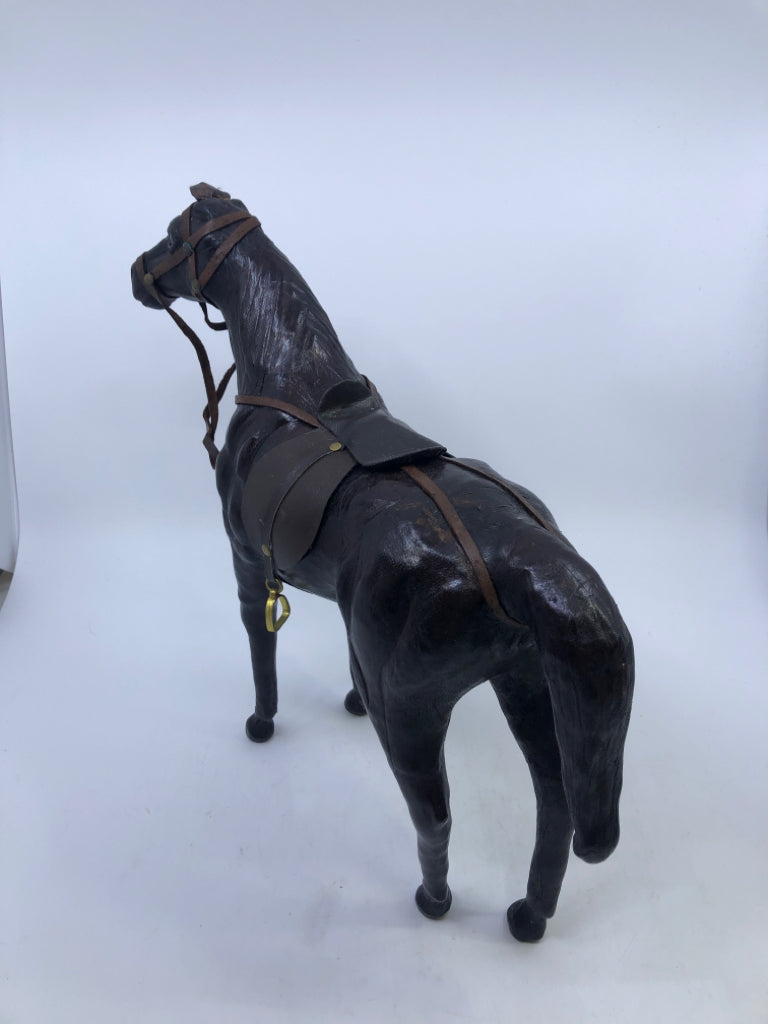 BYERS CHOICE LEATHER HORSE W SADDLE.