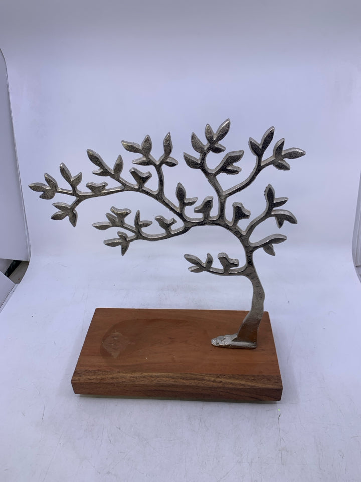 WOOD BASE W/ SILVER METAL TREE.