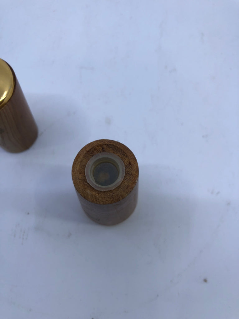 WOOD S/P SHAKERS W/ GOLD TOPS.
