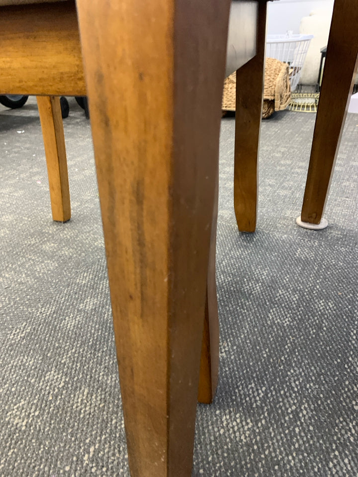 SMALL ROUND DROP LEAF TABLE +2 CHAIRS.