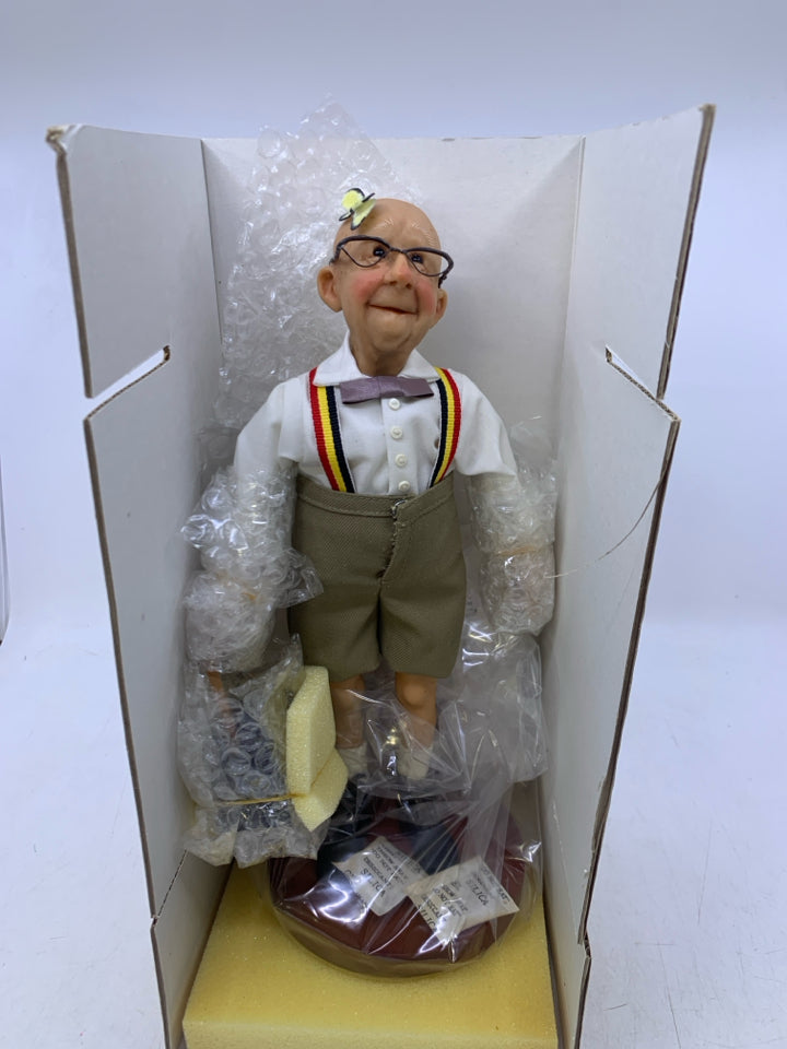 IN BOX NANA'S FAMILY "HERB THE NERD".