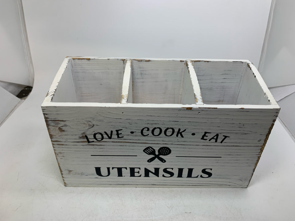 RUSTIC DIVIDED LIGHTWEIGHT UTENSIL HOLDER.