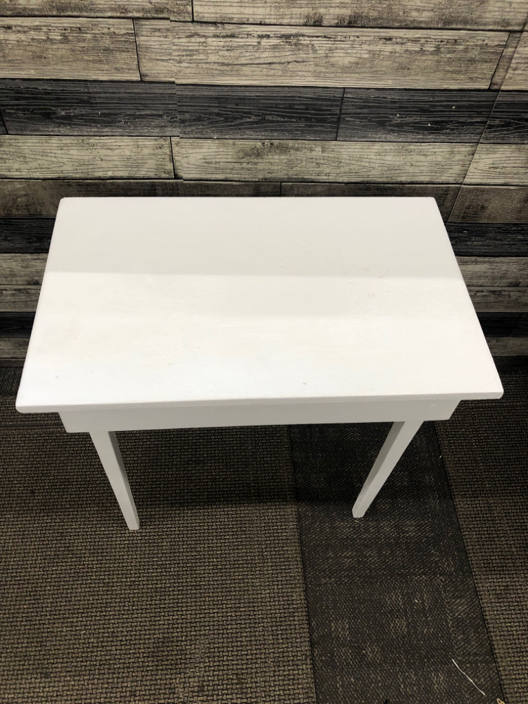 SMALL WHITE RECTANGLE TABLE.