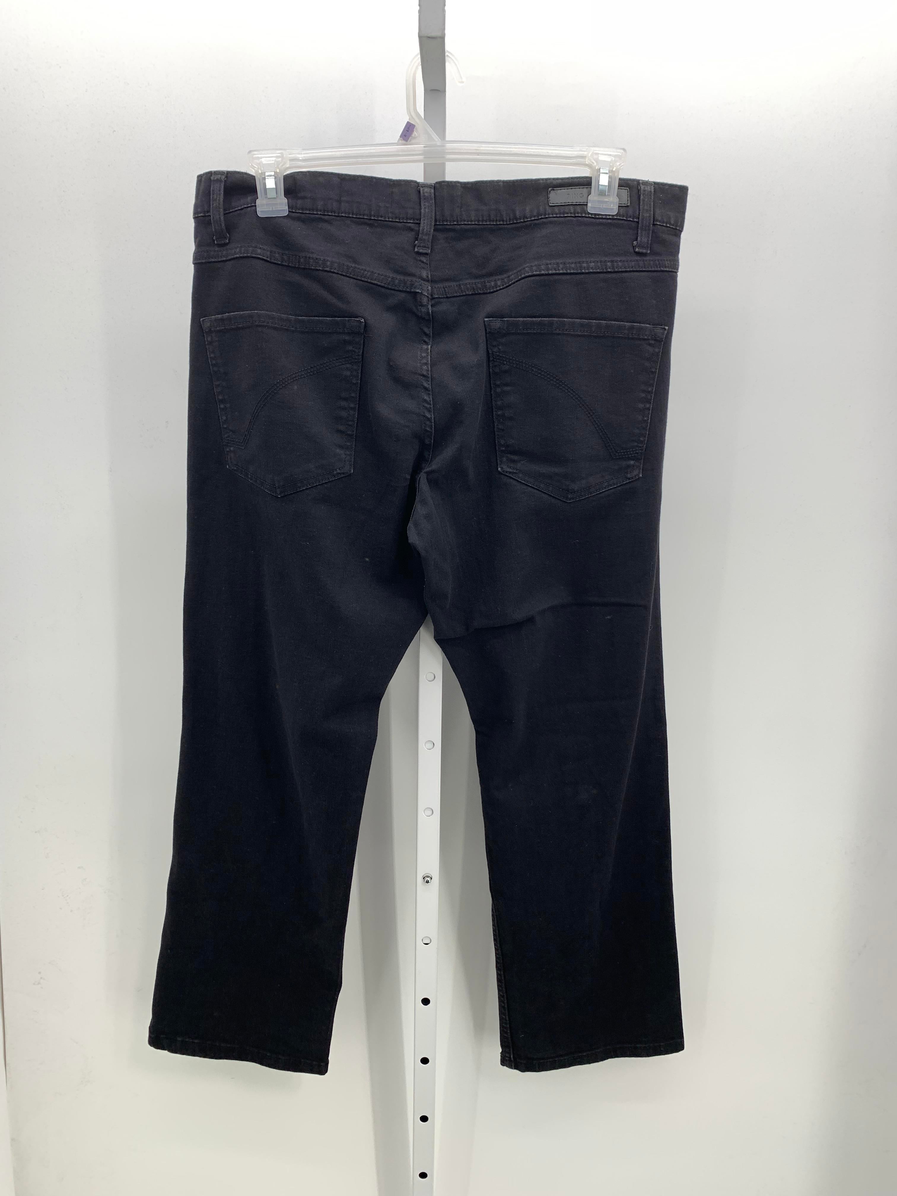 STRAIGHT FIT JEANS.