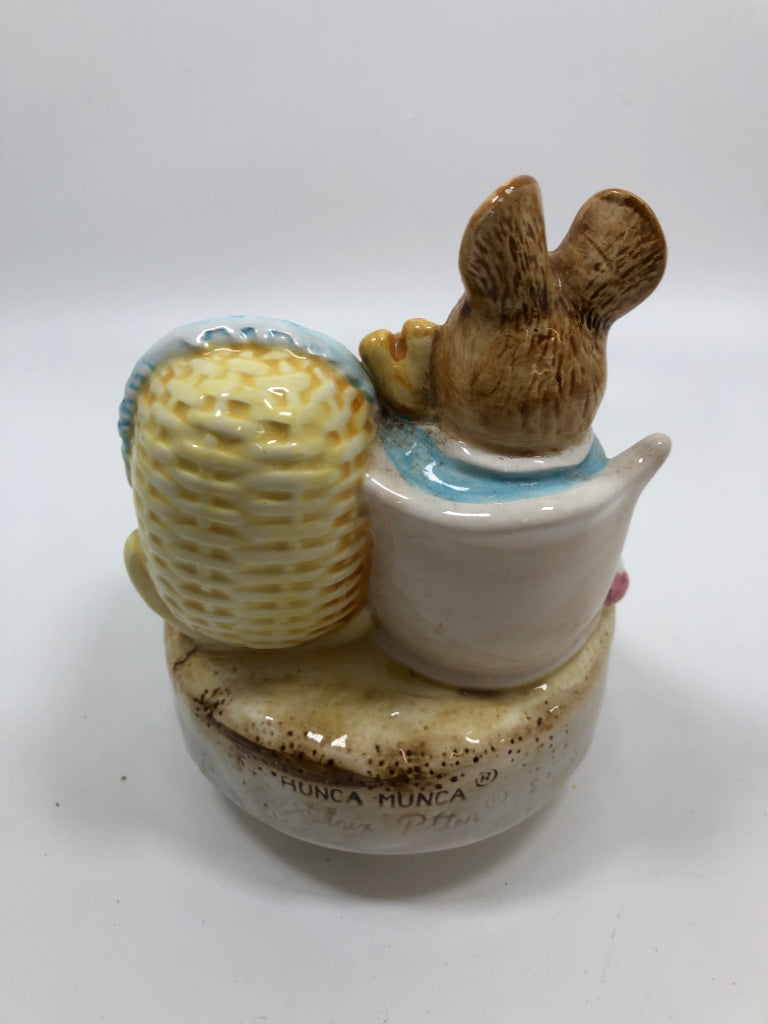 MOMMA & BABY MICE- BEATRIX POTTER IN BED MUSICAL DECOR.