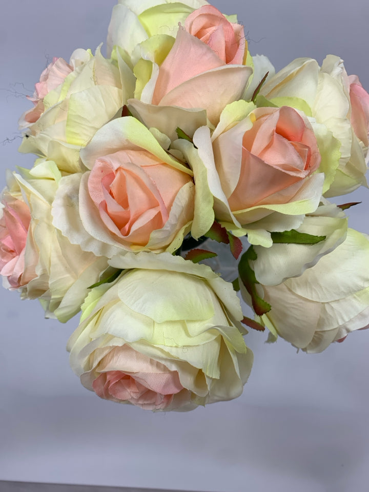 FAUX ROSE BOUQUET IN CLEAR GLASS VASE W/WHITE ROPE.
