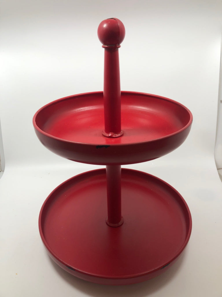 DISTRESSED 2-TIER RED METAL DISPLAY.