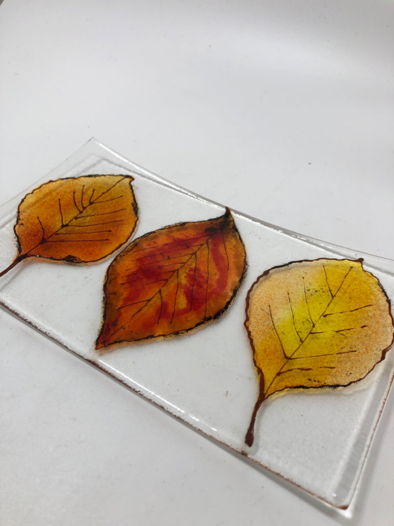 AUTUMN GLASS LEAF TRAY.