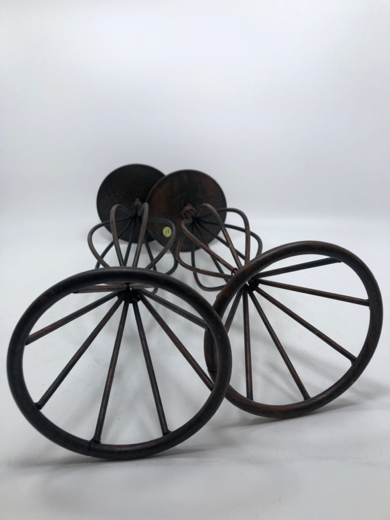 2PC CAGE-STYLE METAL CANDLE HOLDERS.