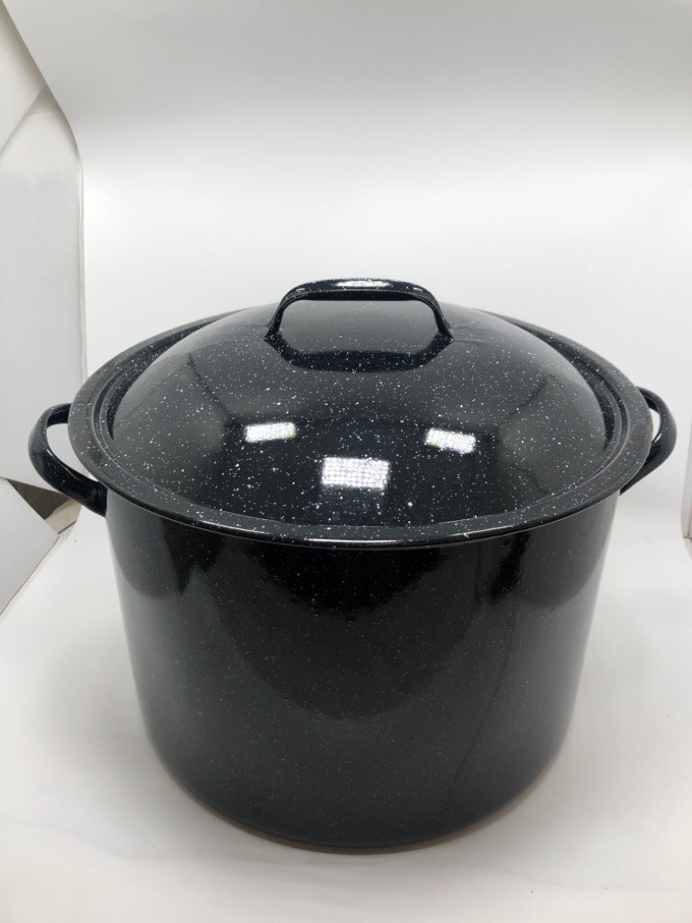 BLACK SPECKLED STOCK POT W/LID.