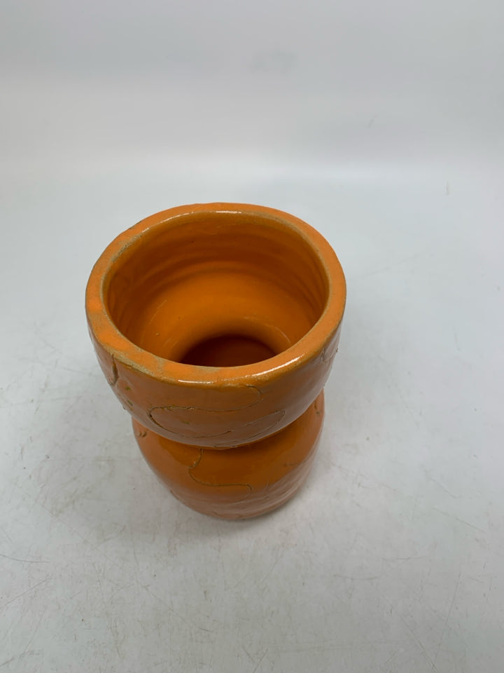 HEAVY ORANGE W/ CARVED LINES POTTERY VASE.