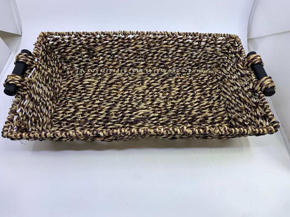 TWO TONE RECTANGLE BASKET W/WOOD HANDLES.
