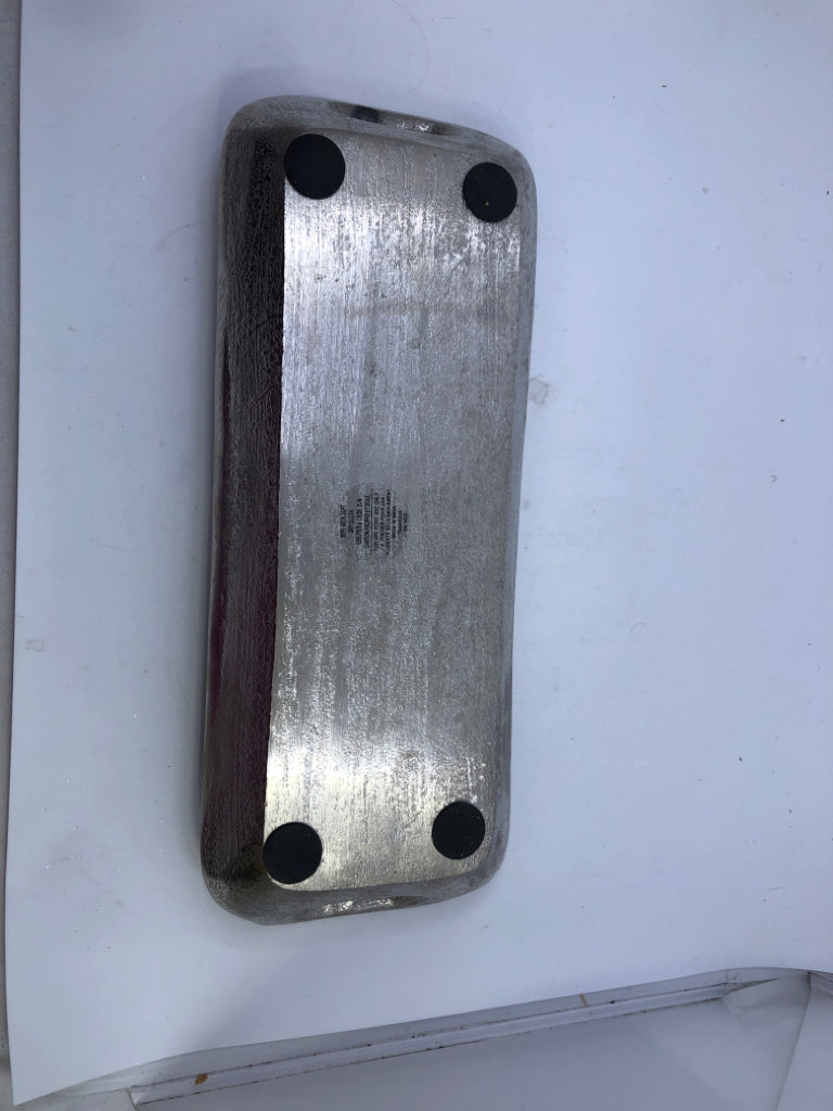 SILVER METAL TEXTURED TRAY W/ HANDLES.