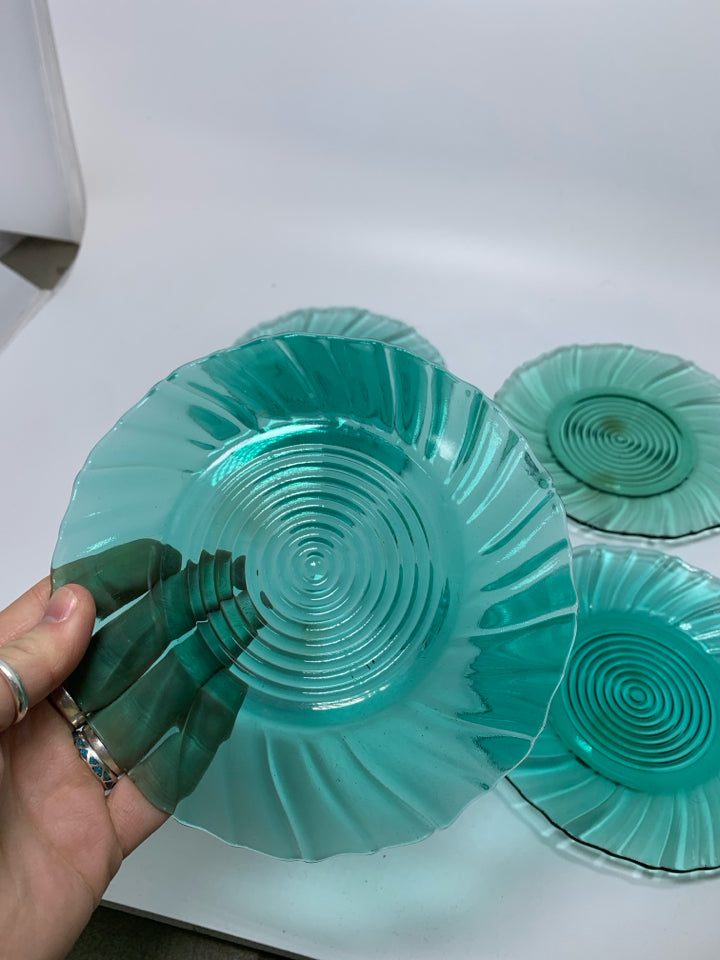 4 TEAL GLASS CIRCLE CENTER SNACK PLATES.