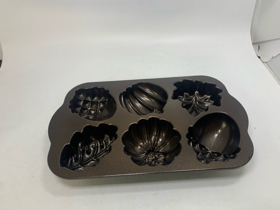 NORDIC WARE CAST ALUMINUM AUTUMN TREATS CAKELET PAN BROWN.