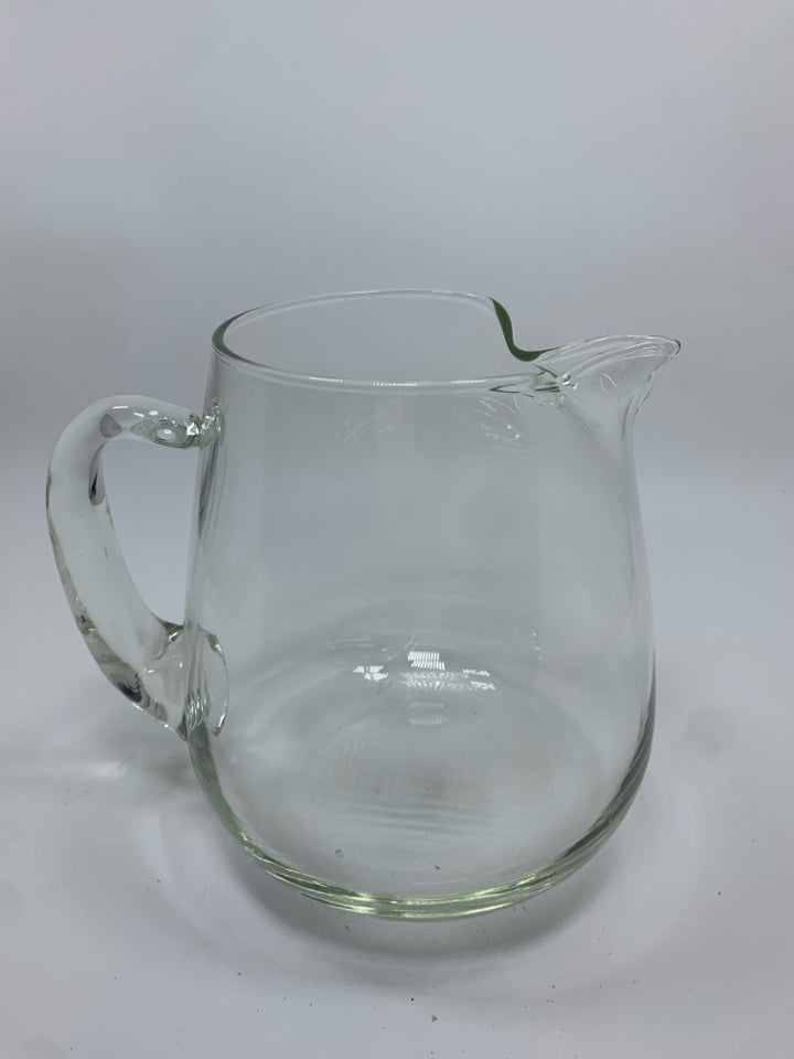 CLEAR GLASS PITCHER W/PINCHED SPOUT.