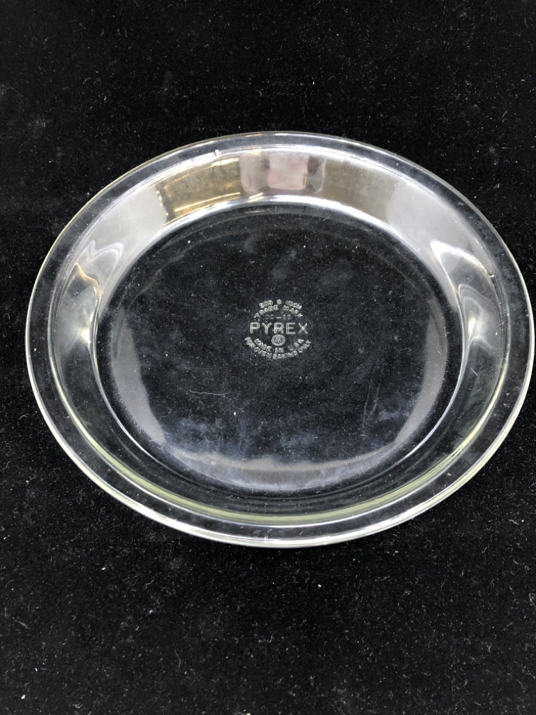 CLEAR GLASS PIE PLATE.