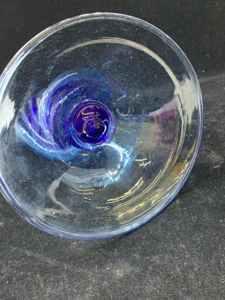 BLUE BLOWN GLASS SWIRL BUD VASE.