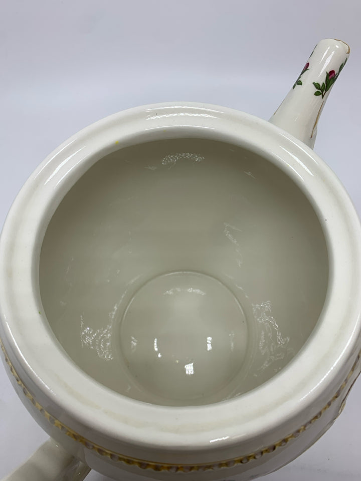 OLD COUNTRY ROSES ROYAL ALBERT TEA POT.