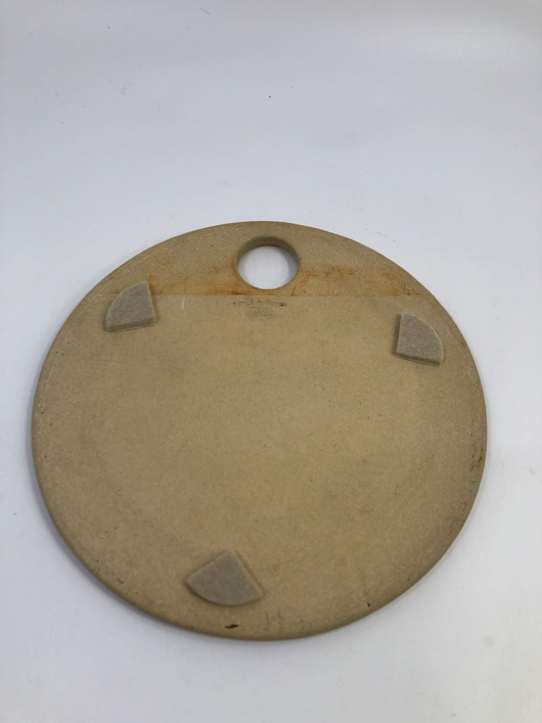 ROUND BROWN/TAN POTTERY TRIVET.