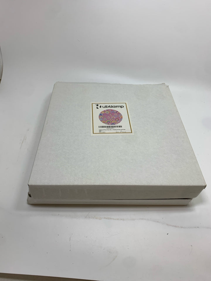 NIB 20PC RAINBOW PLATES.