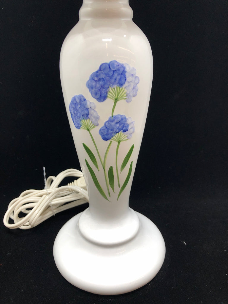 WHITE CERAMIC LAMP W/BLUE FLOWERS AND WHITE SHADE.