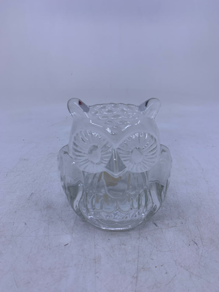 CLEAR GLASS EMBOSSED OWL TEA LIGHT HOLDER.
