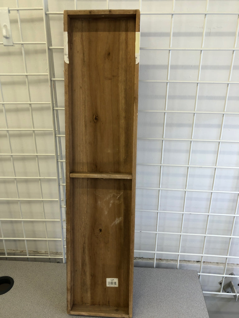 METAL "WELCOME" ON WOOD WALL/STANDING.