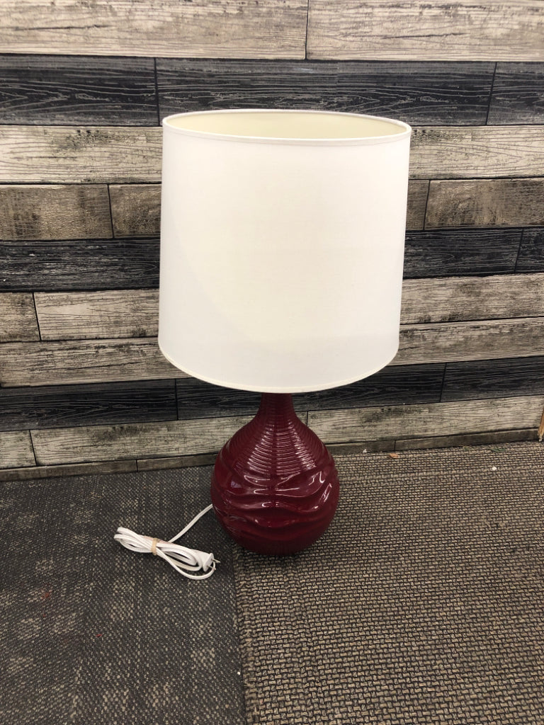 RED RIBBED BASE LAMP W WHITE SHADE.