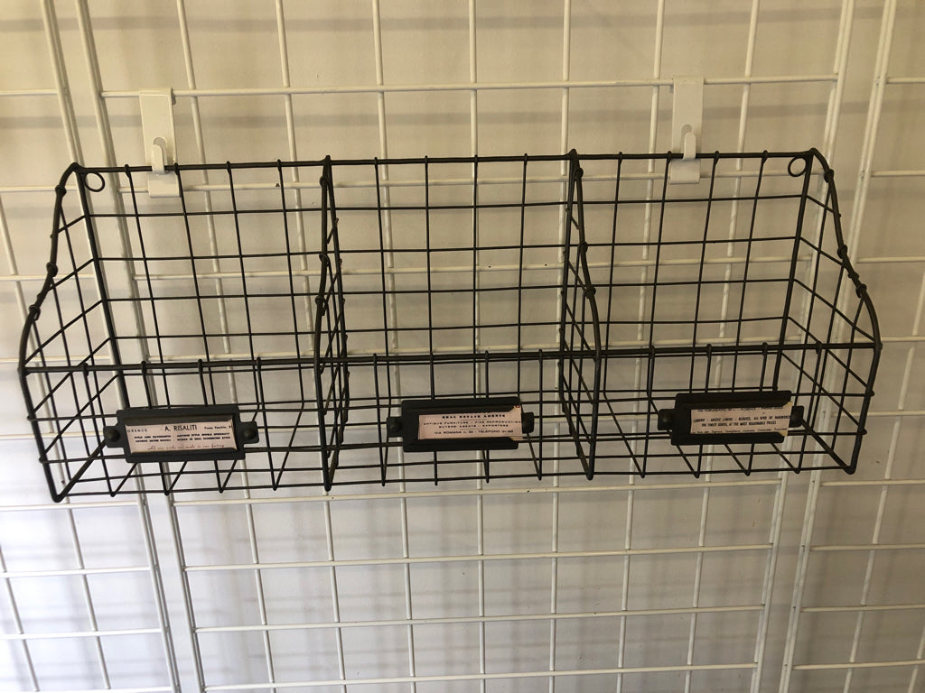 WIRE 3 BASKET WALL HANGING.
