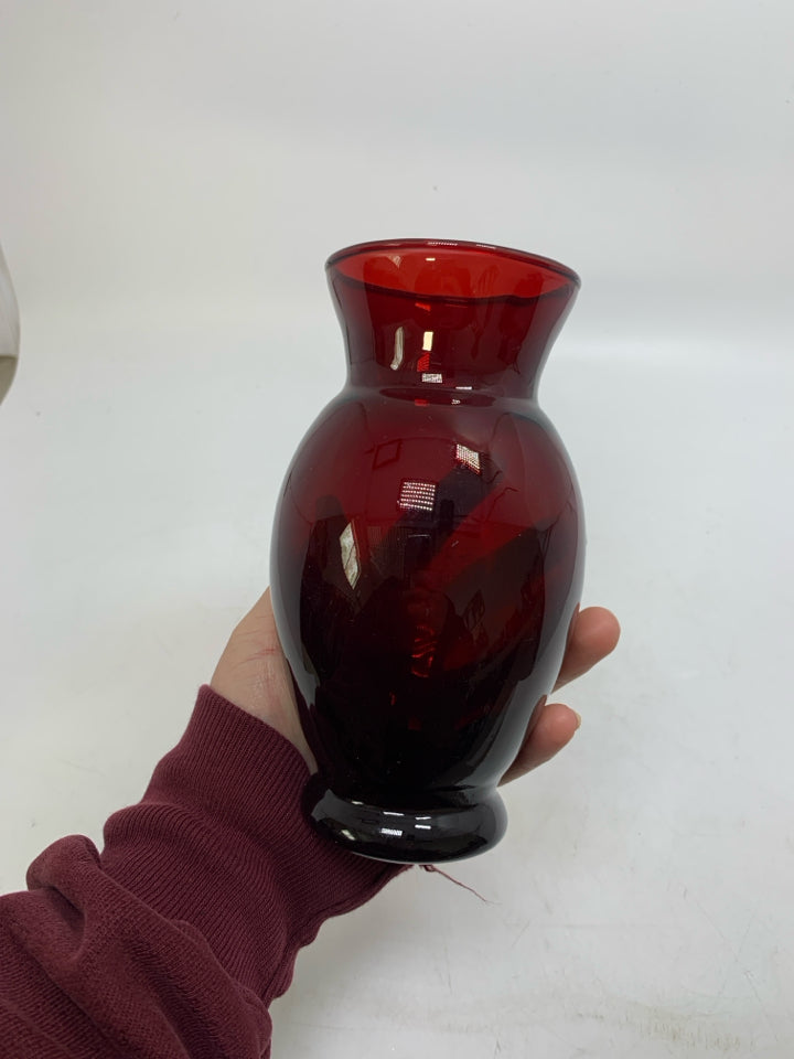 DARK RED GLASS GLASS VASE.