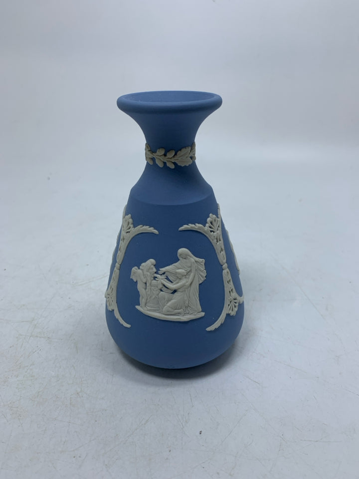 VTG JASPERWARE SHORT VASE W/ HORSE SCENE.