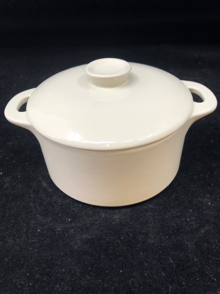 SMALL CREAM BAKER W LID.