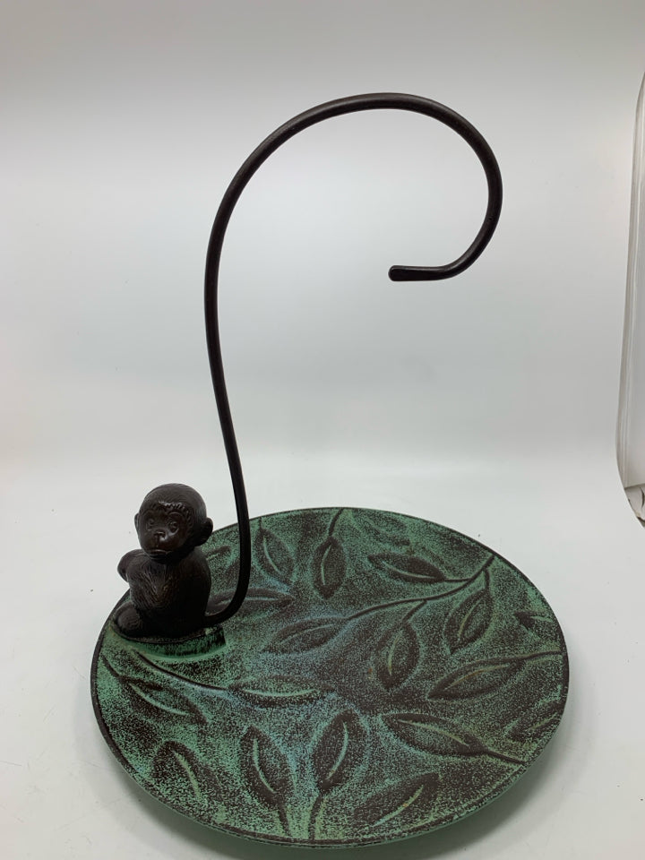 LARGE DISTRESSED LEAVE METAL BASE W/ MONKEY W/ LONG TAIL BANANA HOLDER.