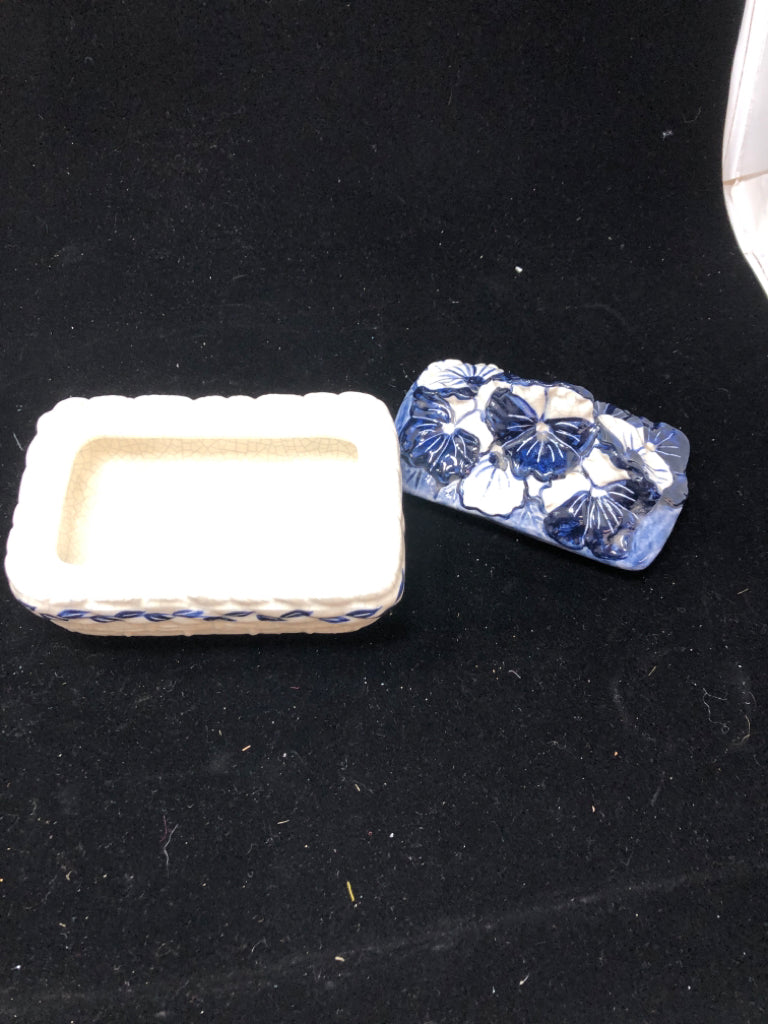 POTTING SHED PANSY COVERED TRINKET DISH-BLUE/WHITE CRACKLE.