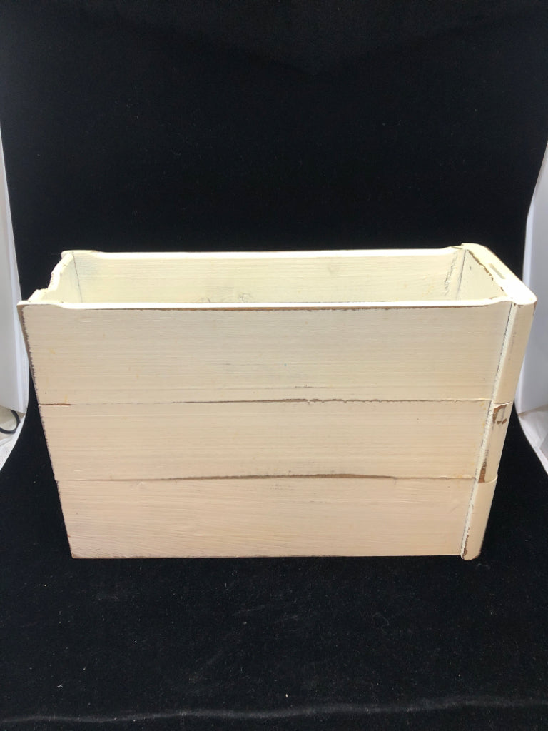 DISTRESSED 3-DRAWER STYLE ORGANIZER.