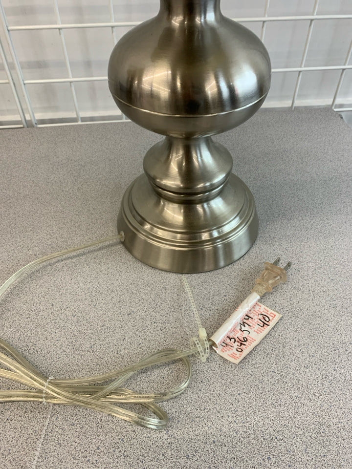 STACKED BALL SILVER BASE LAMP W/WHITE SHADE.