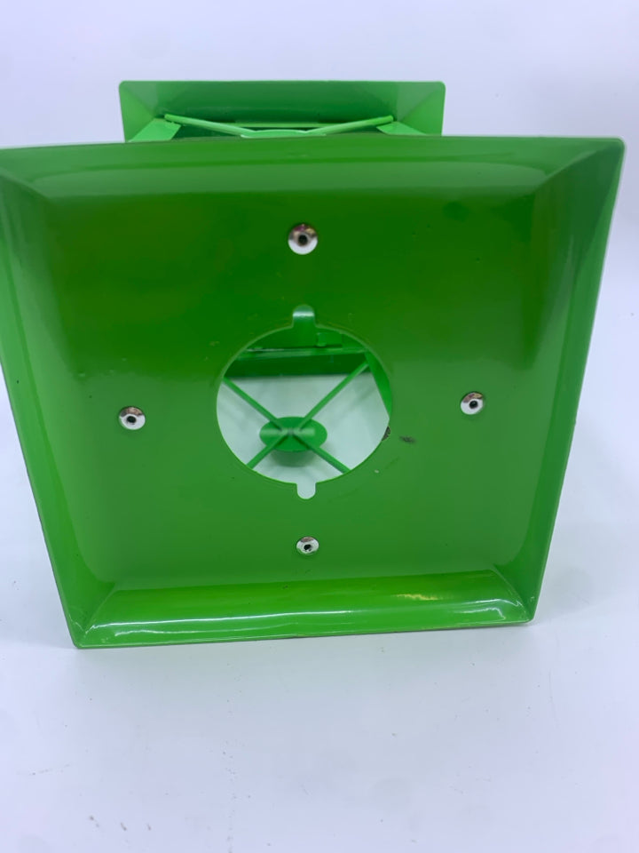 GREEN METAL TEA LIGHT LANTERN.