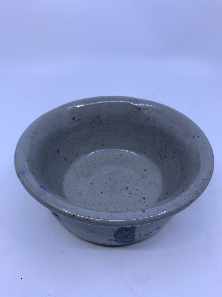 HEAVY DARK GRAY SPECKLED POTTERY W/ GREEN/BLUE LINES BOWL.