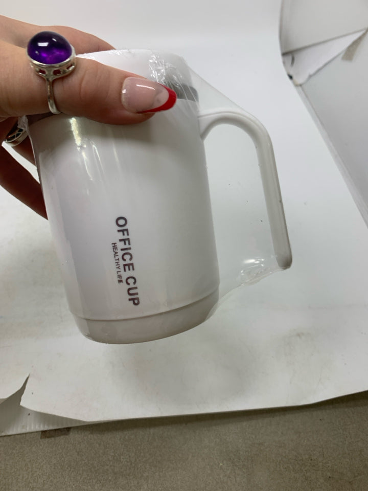 NIP INSULATED TRAVEL MUG W/ METAL STRAW.