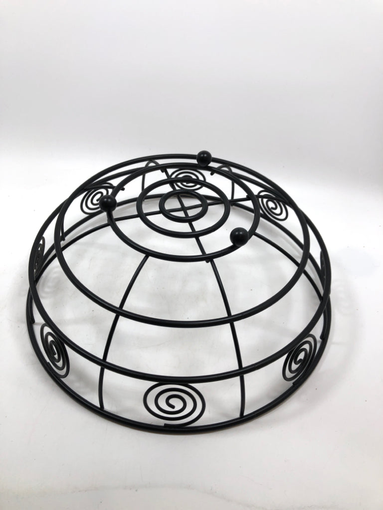 METAL SWIRL FRUIT BOWL.