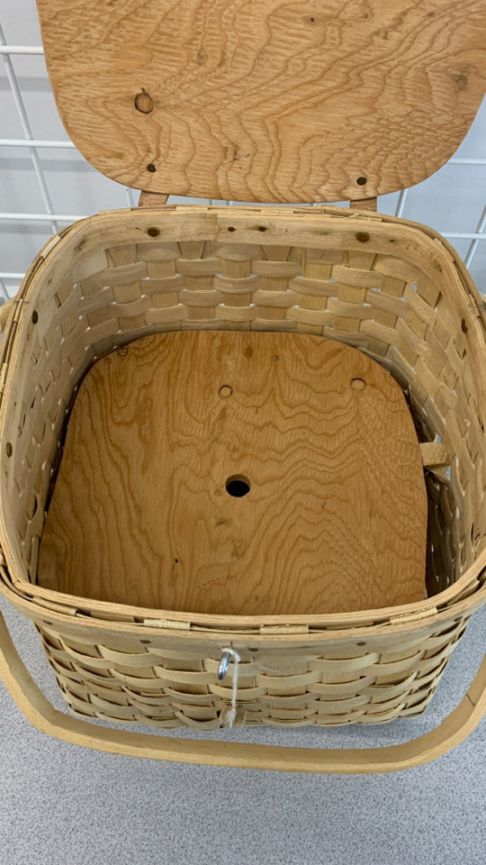BARE WOOD PICNIC BASKET W/DIVIDER.