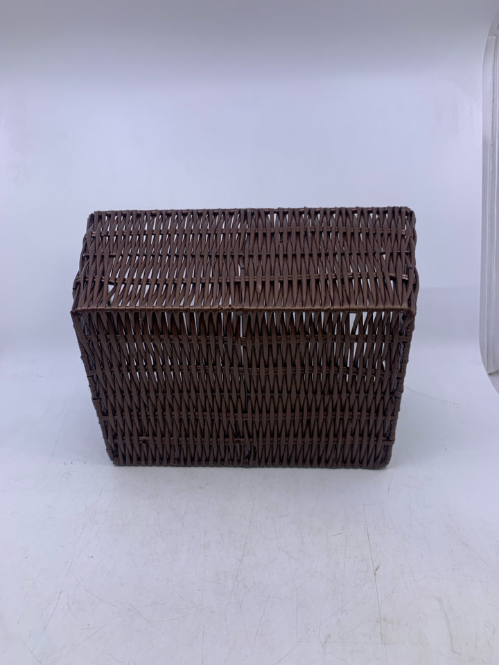 BROWN PLASTIC WOVEN W/ SILVER METAL HANDLES.