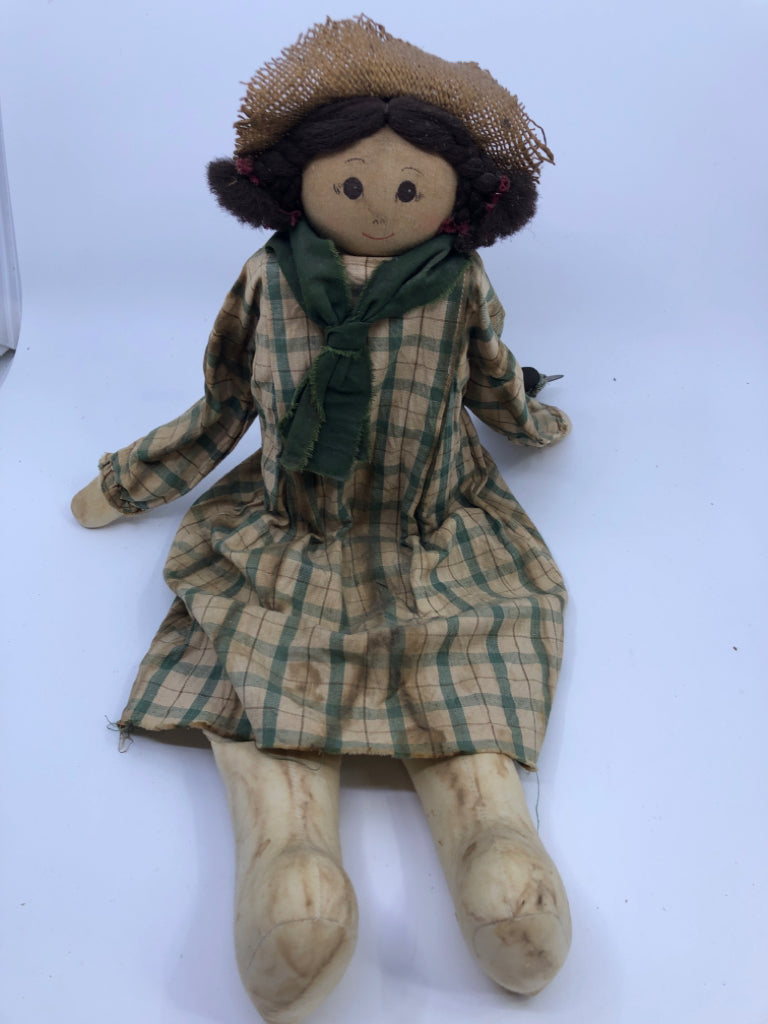 2PC BOY+GIRL SHELF SITTING PRIMITIVE DOLLS.