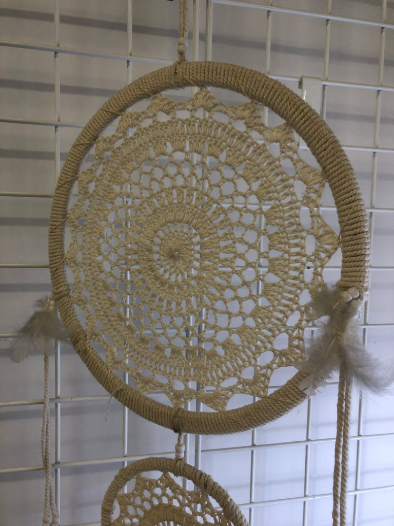 CREAM DREAM CATCHER WITH FEATHERS.